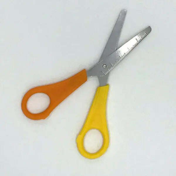 Kinderschere für Linkshänder von Westcott (13 cm) in gelb-orange - Image 2
