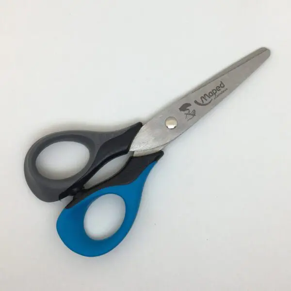 Kinderschere Sensoft 3D für Linkshänder von Maped (13 cm) in blau-grau