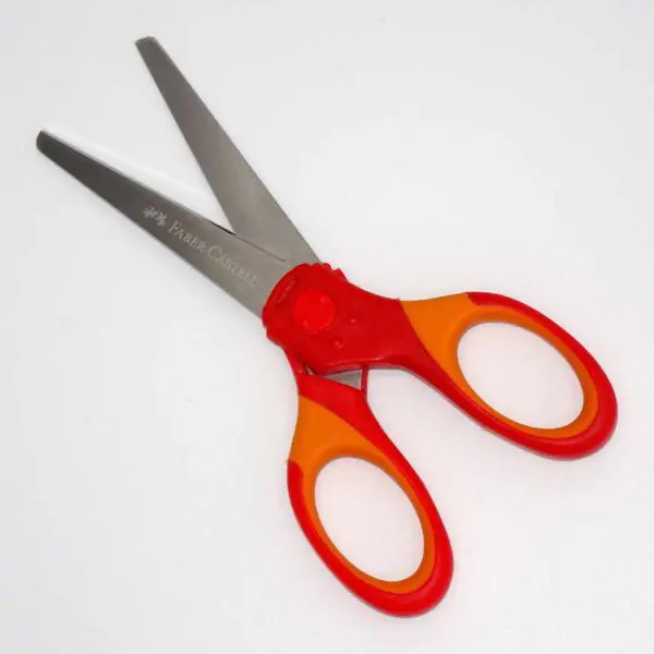 Schulschere Grip von Faber-Castell (13.5 cm) in rot - Image 3