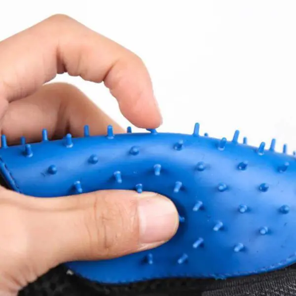 Fellpflege Handschuh für die linke Hand in blau (Grösse S-M) - Image 2