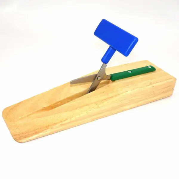 Tischschere mit Holzsockel für Kinder von PETA
