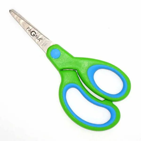 Kinderschere mit spitzer Klinge von Pagna (13.2 cm) in grün-hellblau
