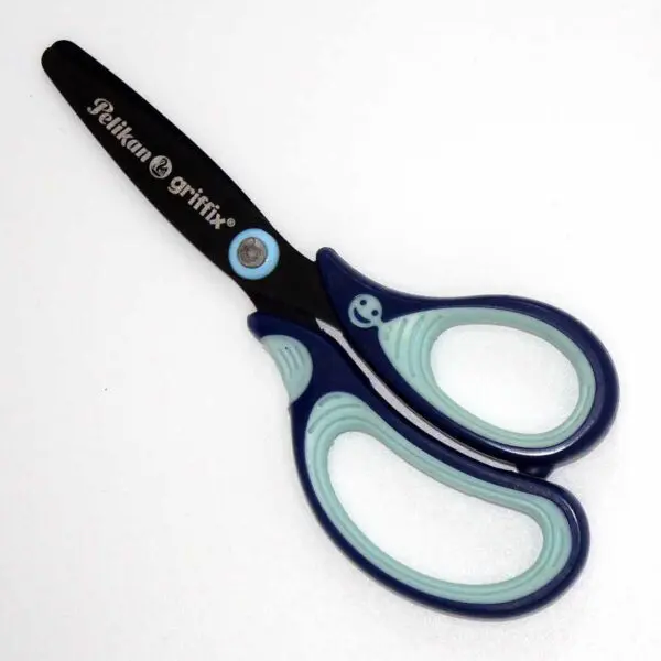 Schulschere griffix rund von Pelikan (14.2 cm) in blau
