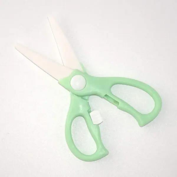 Keramikschere für Lebensmittel (15.5 cm) in hellgrün und weiss - Image 3