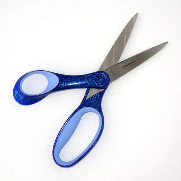 Schülerschere für Linkshänder von Fiskars (18 cm) glitzerblau - Image 2