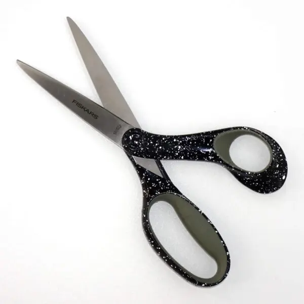 Teenager-Schere von Fiskars (20 cm) schwarz gesprenkelt - Image 2