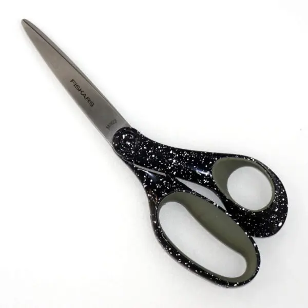 Teenager-Schere von Fiskars (20 cm) schwarz gesprenkelt